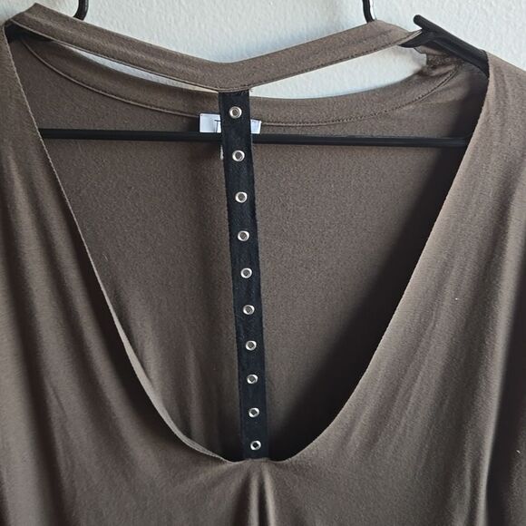 Tobi Shirt w Y Cut Out NWOT - Picture 3 of 5